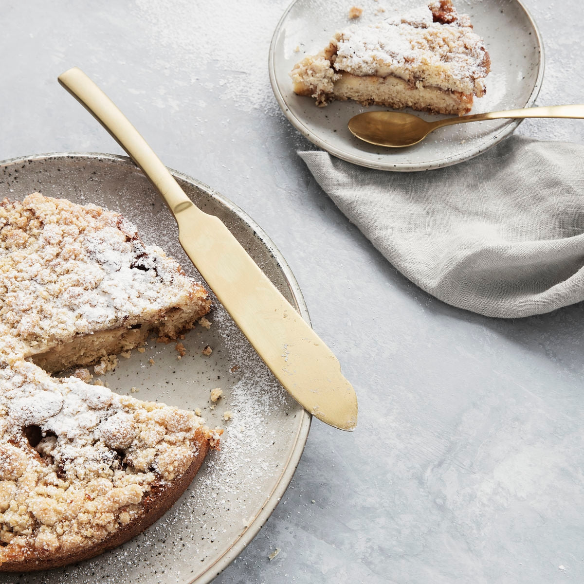 gold colored cake serving knife with apple pie