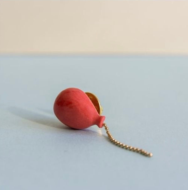 Balloon pin -red