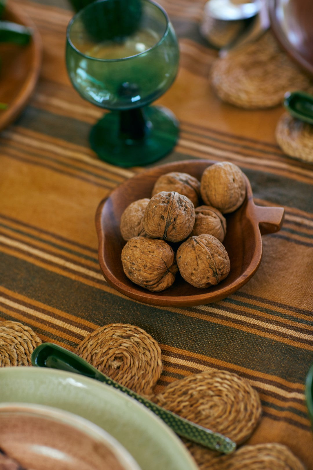 acacia wood apple shape bowl with nus