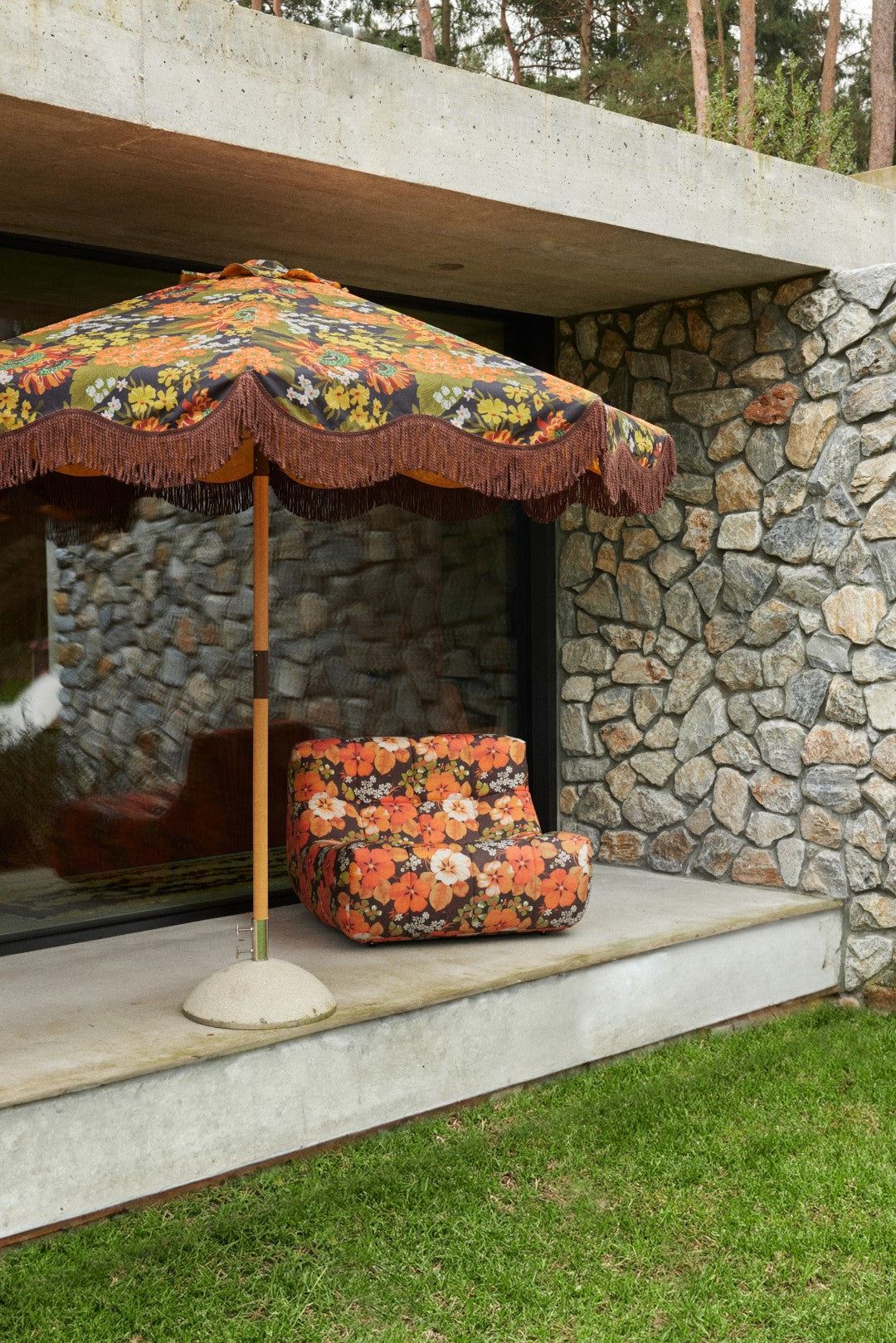 arge patio parasol with retro brown and flower print