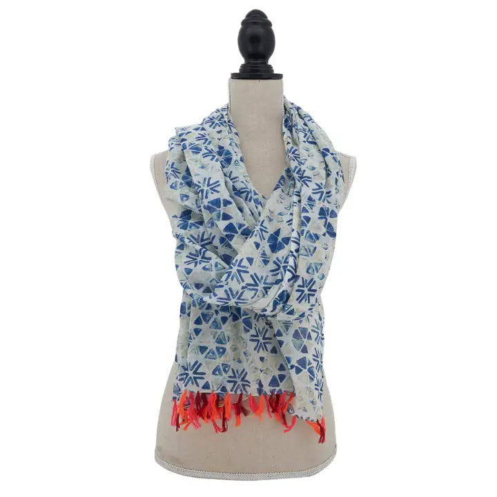 Scarf with pink and orange fringes