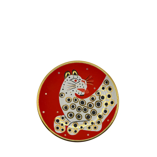 Decorative plate with a stylized cat design on a red background