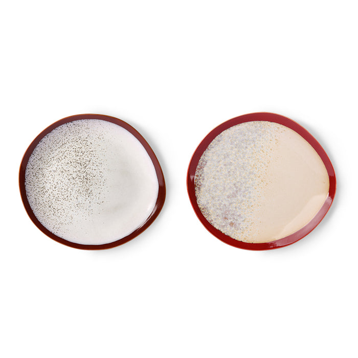 set of two dinner plates with cherry color outer ring