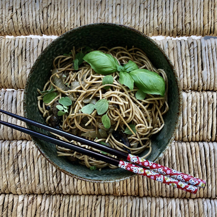 hkliving usa ceramic noodle bowl with wholegrain noodles and basilicum