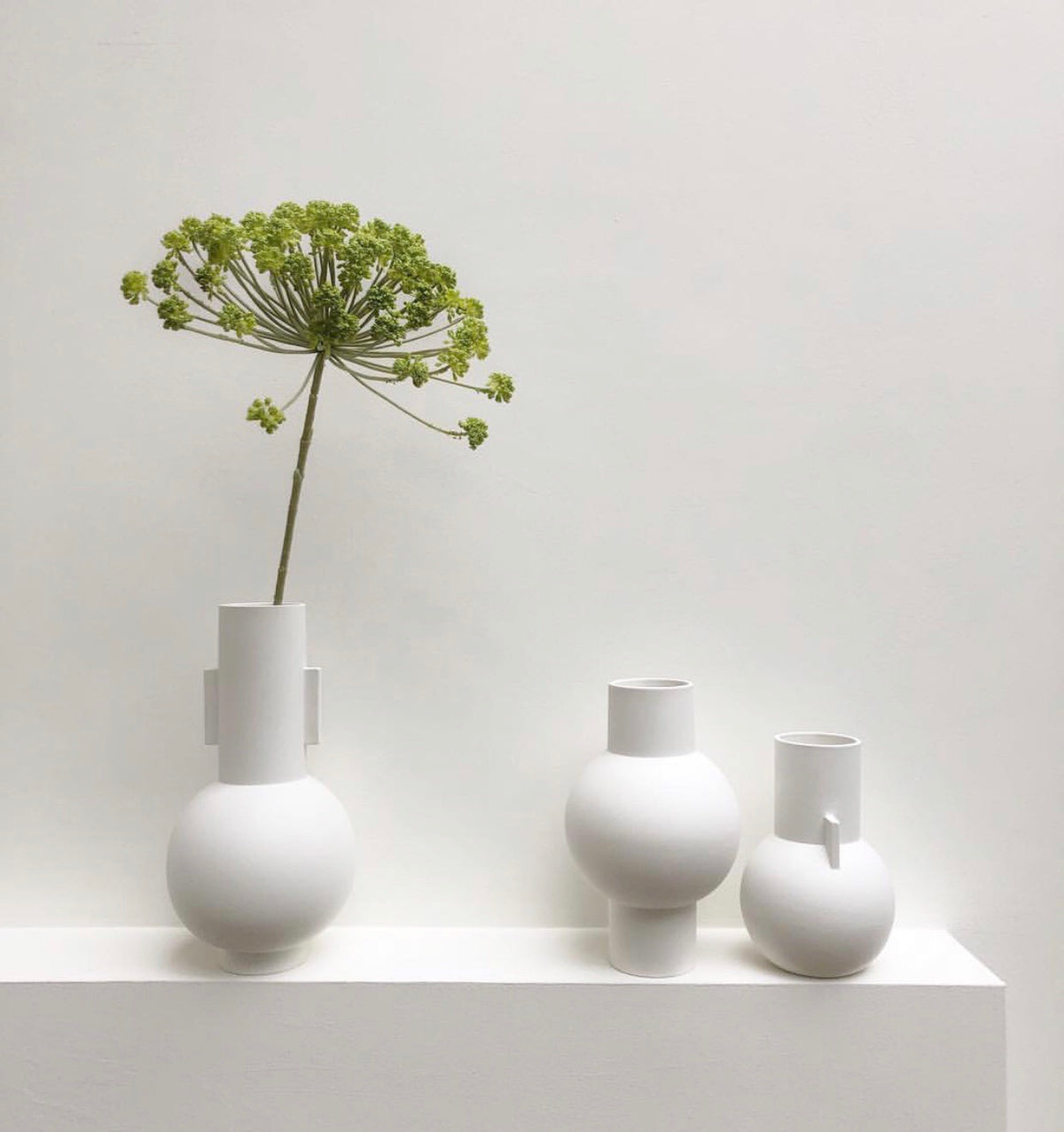 Matte white vase - M